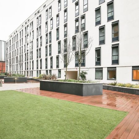 Sterling Court In Wembley London Eksteriør billede