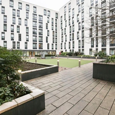 Sterling Court In Wembley London Eksteriør billede
