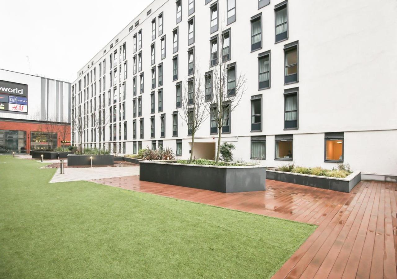 Sterling Court In Wembley London Eksteriør billede