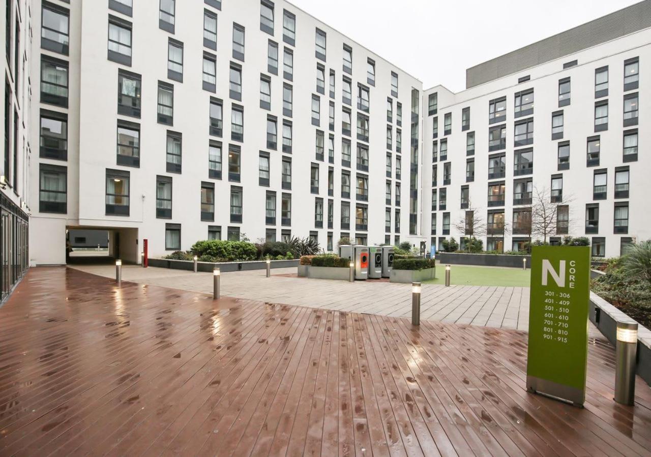 Sterling Court In Wembley London Eksteriør billede
