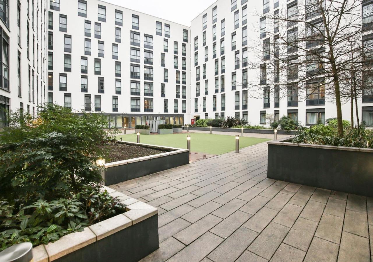 Sterling Court In Wembley London Eksteriør billede