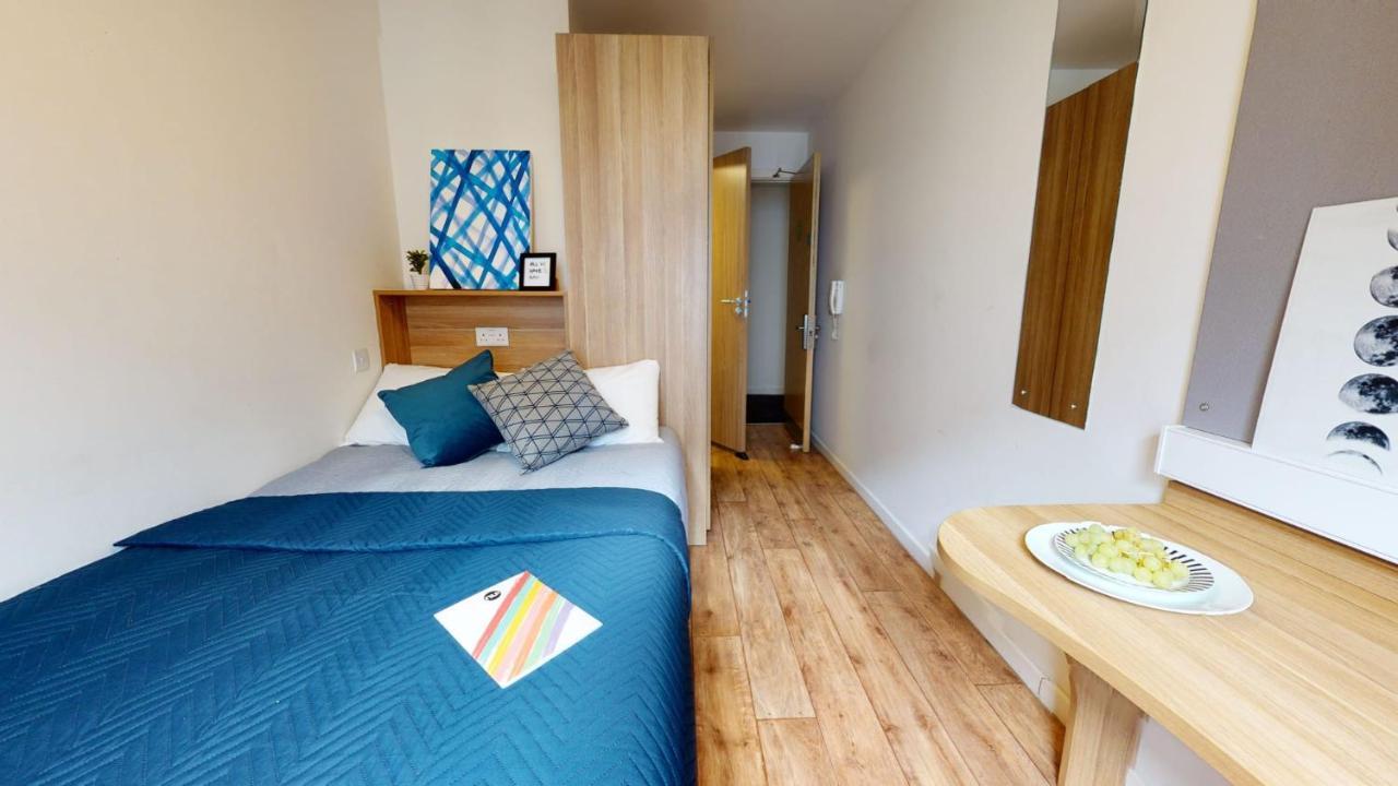 Sterling Court In Wembley London Eksteriør billede